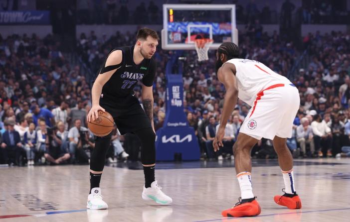 火箭主场力克独行侠，哈登轰下分的简单介绍